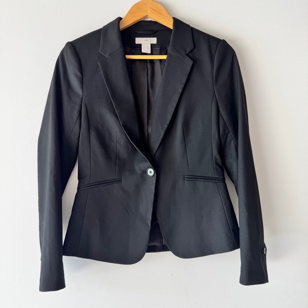 H&M - Fitted Style Tailored Blazer in Black